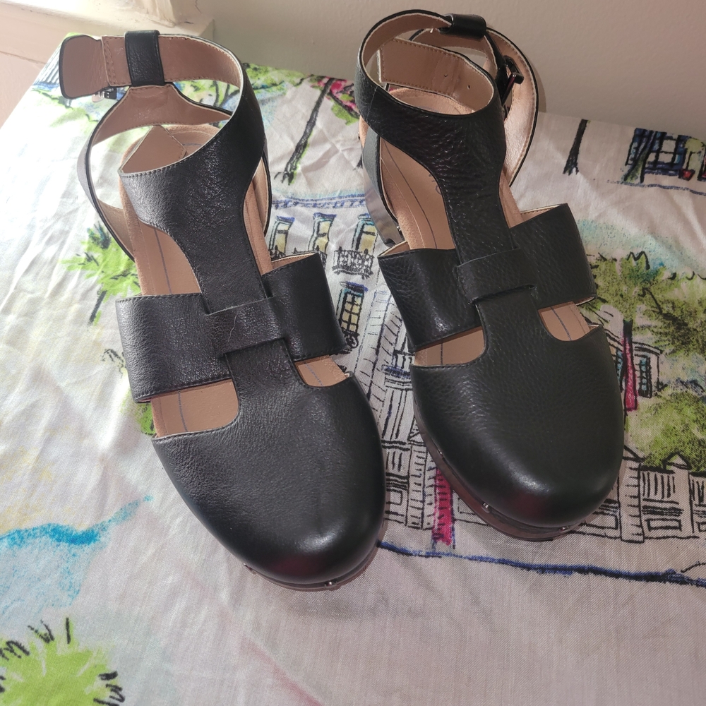 Vionic Black Leather T-Strap Clog Sandals